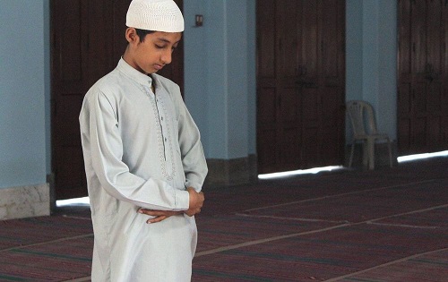 Shalat Dzuhur dibaca keras